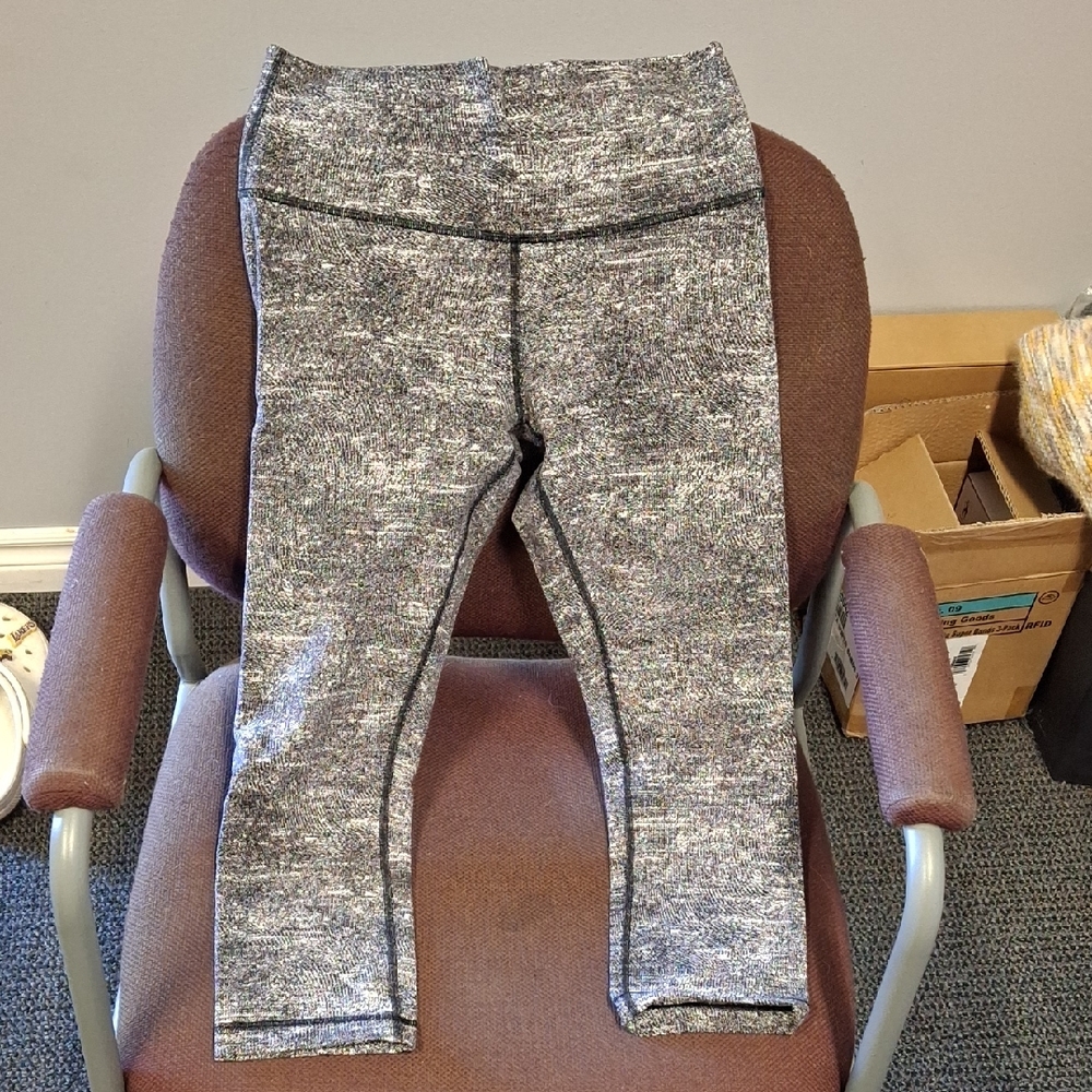 Lululemon Athletica Black and Gray Capris